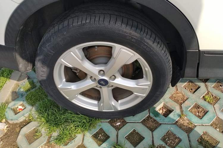 Used Ford Kuga 2017 EcoBoost 180 Two-Wheel-Drive Tiger Leap Model
