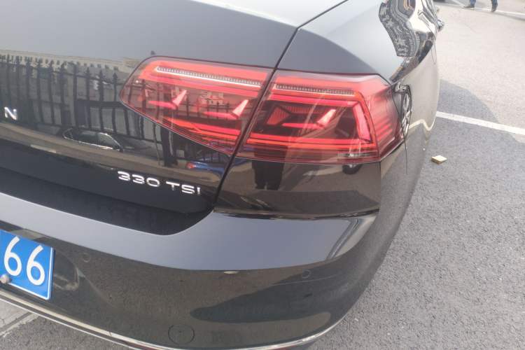 Used Volkswagen Magotan 2020 330TSI DSG Leading Model Exterior 3