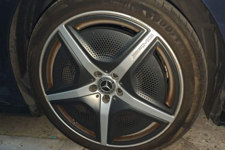 Used Mercedes-Benz EQE 2022 350 First Edition Special Version Right Front Wheel Hub