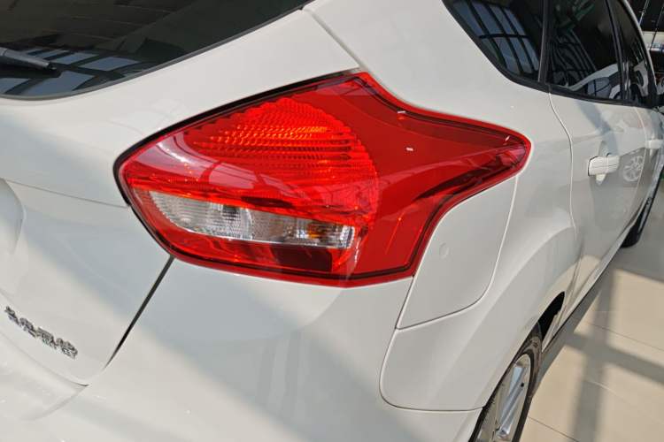 Used Ford Focus 2017 Hatchback 1.6L Automatic Fashion Edition Smart Drive Version
