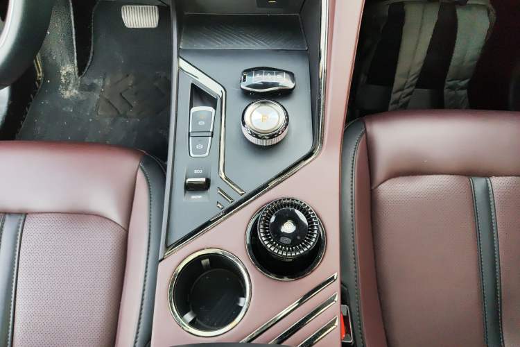 Used SOL X8 PLUS 2023 1.5 TGDI DCT ZhiShang Edition 7-Seater