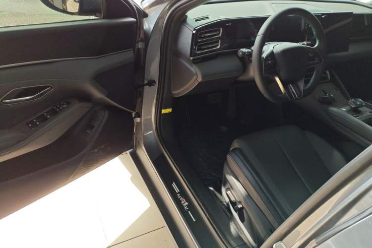 Used BYD Qin L 2024 DM-i 120KM Leading Model
