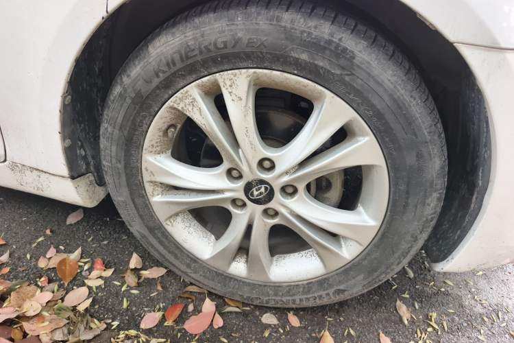 Used Hyundai Sonata 2011 2.0L Automatic Leading Edition Right Front Wheel Hub