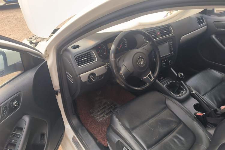 Used Volkswagen Sagitar 2014 1.6L Manual Comfort Model Driver Seat