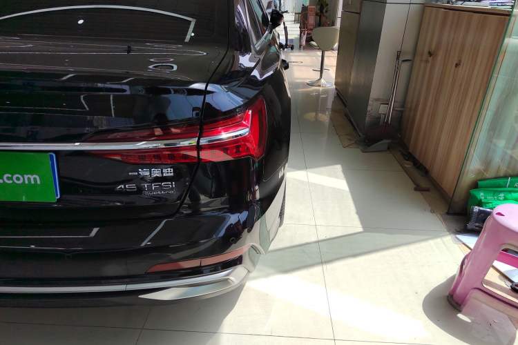 Used Audi A6L 2023 Revised Edition 45 TFSI quattro Prestige Dynamic Version Right Rear Taillight