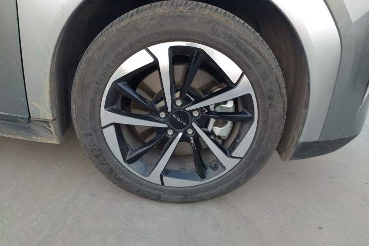 Used AION Y 2023 Plus 510 Smart Edition Right Front Wheel Hub