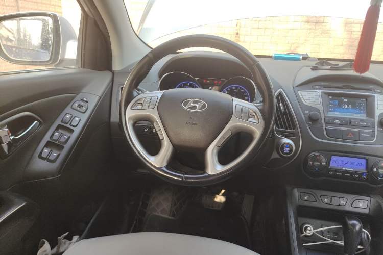 Used Hyundai ix35 2013 2.0L Automatic Two-Wheel Drive Smart GLS China IV Standard
