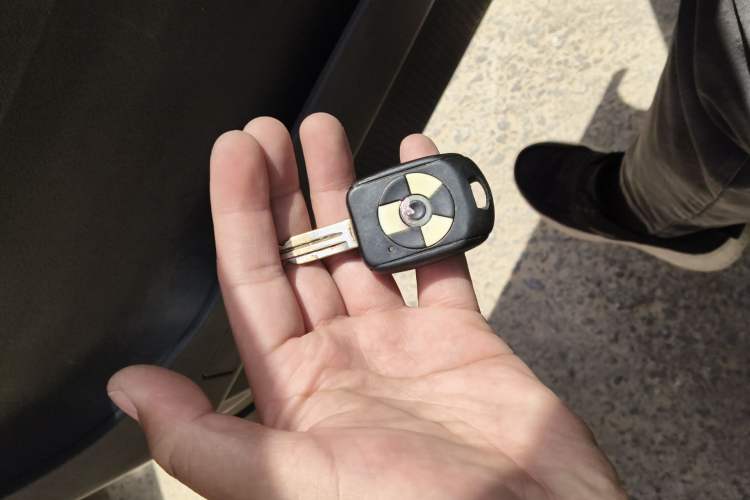 Used FORTHING Lingzhi 2014 V3 1.5L 7-Seater Luxury Model Vehicle Key