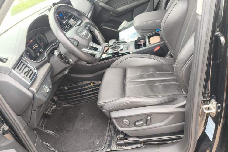 Used Audi Q5L Sportback 2021 40 TFSI Fashion Model Left Front Seat