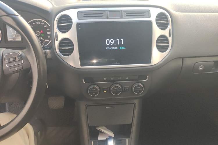 Used Volkswagen Tiguan 2015 1.8TSI Automatic Two-Wheel Drive Comfort Edition Audio And AC Panel