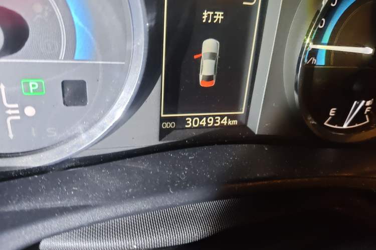 Used Toyota Levin 2017 Revised Dual-Engine 1.8H GS E-CVT Elite Sunroof Version China V Standard