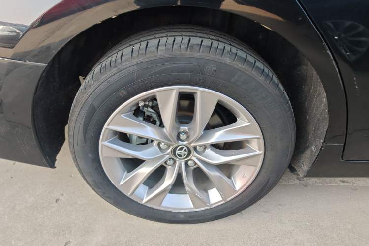 Used Toyota Avalon 2019 Dual-Engine 2.5L Luxury Edition China VI Standard
