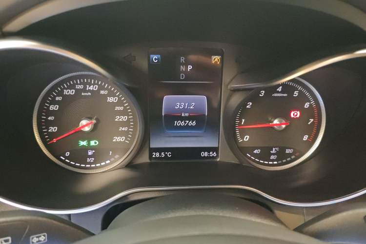 Used Mercedes-Benz GLC 2016 GLC 260 4MATIC Luxury Model Odometer Close Up