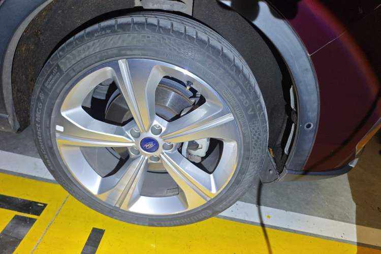 Used Ford Equator 2021 EcoBoost 225 Premier PLUS 6-Seater Right Front Wheel Hub