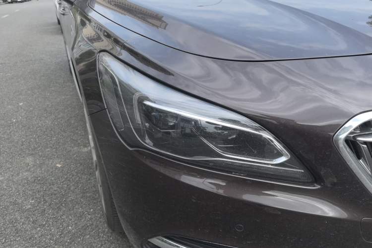 Used Buick LaCrosse 2018 28T Luxury Model Right Front Headlight