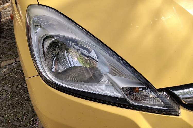 Used Honda Fit 2011 1.5L Automatic Luxury Edition Right Front Headlight