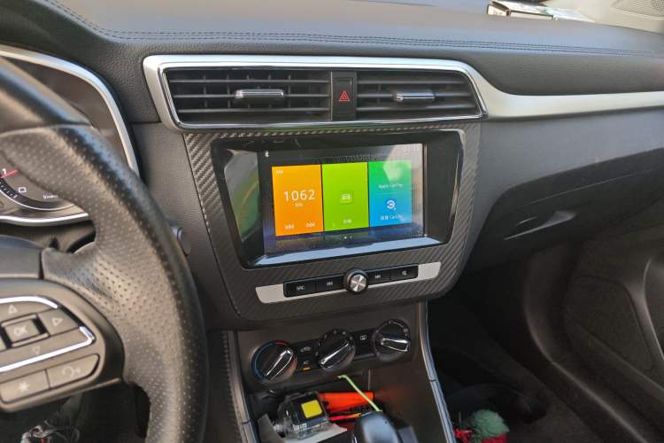 Used MG ZS 2019 1.5L Automatic Global Luxury Edition China VI Standard Audio And AC Panel