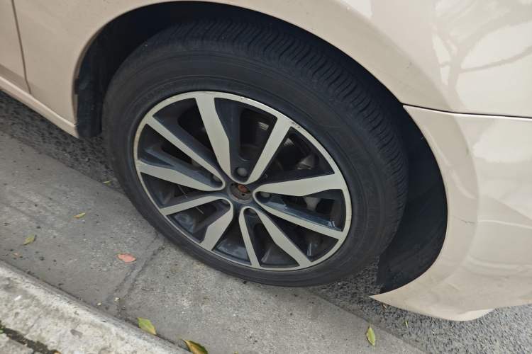 Used Roewe i6 2017 20T Automatic Internet ZhiZun Edition