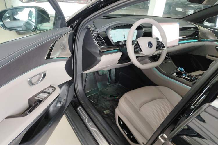 Used BYD Han 2025 DM-i Intelligent Driving Edition 125KM LiDAR Flagship Model