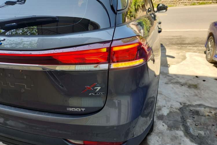 Used CHANGAN OSHAN X7 PLUS 2022 1.5T Blue Whale Edition Automatic Prestige 7-Seater Right Rear Taillight