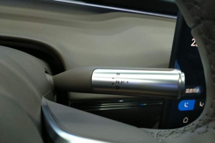 Used Hima Luxeed R7 2025 Range-Extended Version 251 km Max Gear Lever