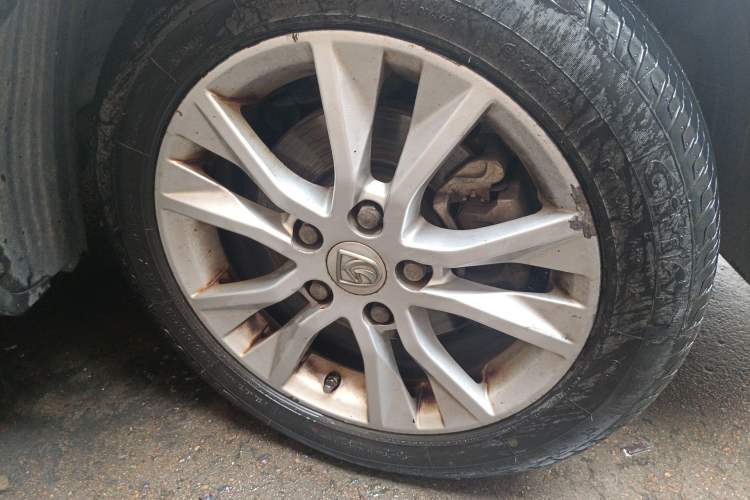 Used Baojun 730 2016 1.5L Manual Luxury Edition 7 Seats Right Front Wheel Hub