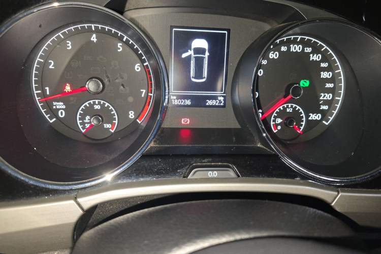 Used Volkswagen Touran 2018 Volkswagen Touran L 280TSI DSG Comfort Edition 7-seater Odometer Close Up