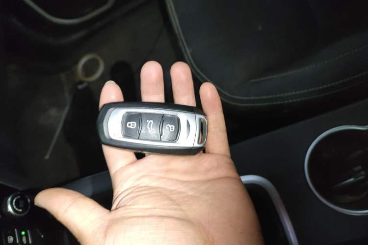 Used Geely Auto Vision X6 2016 1.8L Manual Luxury Model
