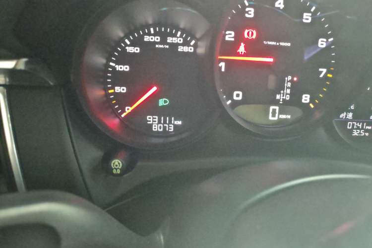 Used Porsche Macan 2014 Macan 2.0T Odometer Close Up