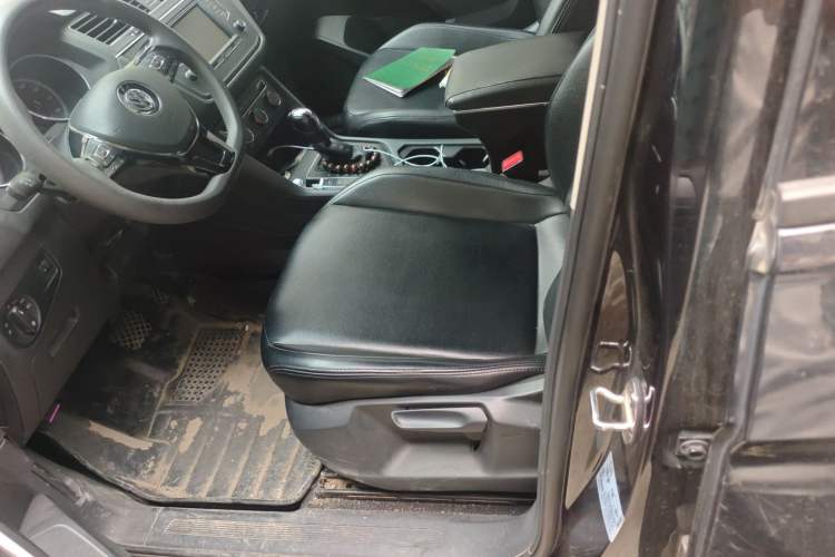 Used Volkswagen Tiguan L 2018 330TSI Automatic Two-Wheel Drive Luxury Edition Left Front Seat