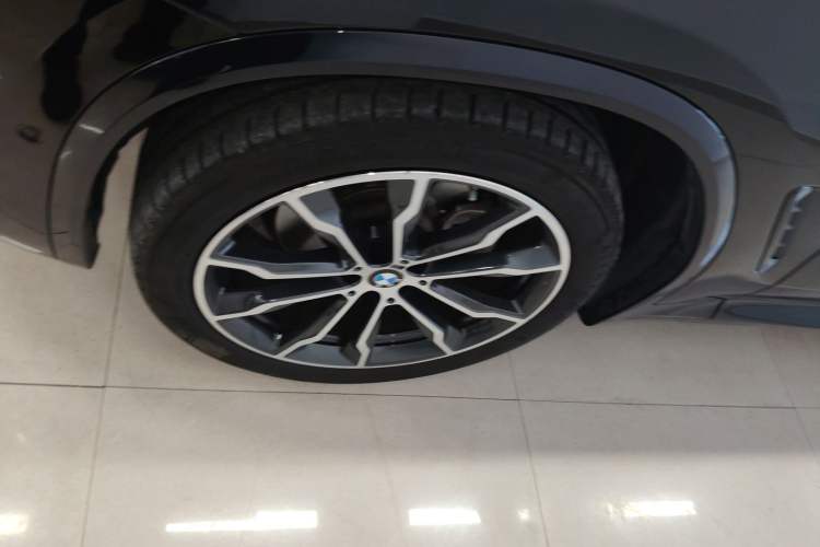Used BMW X3 2023 Restyled xDrive30i Leading Edition M Night Sky Package Left Front Wheel Hub