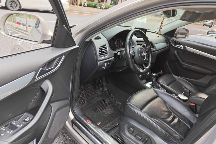 Used Audi Q3 2015 35 TFSI Comfort Model
