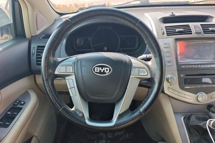 Used BYD S6 2011 2.0L Manual Luxury Version