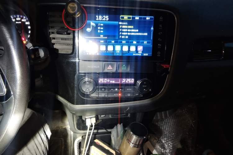 Used Mitsubishi Outlander 2019 2.4L 4x4 Zhi Xiang Edition 7 Seats China VI Standard Audio And AC Panel