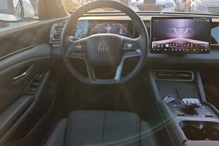 Used BYD Qin L 2025 DM-i Smart Drive 120KM Leading Model
