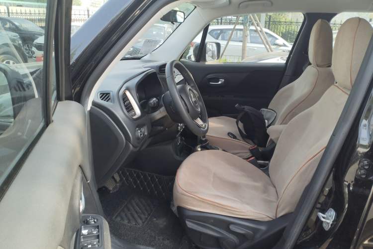 Used Jeep Renegade 2017 180T Automatic Kinetic Edition+ Driver Seat