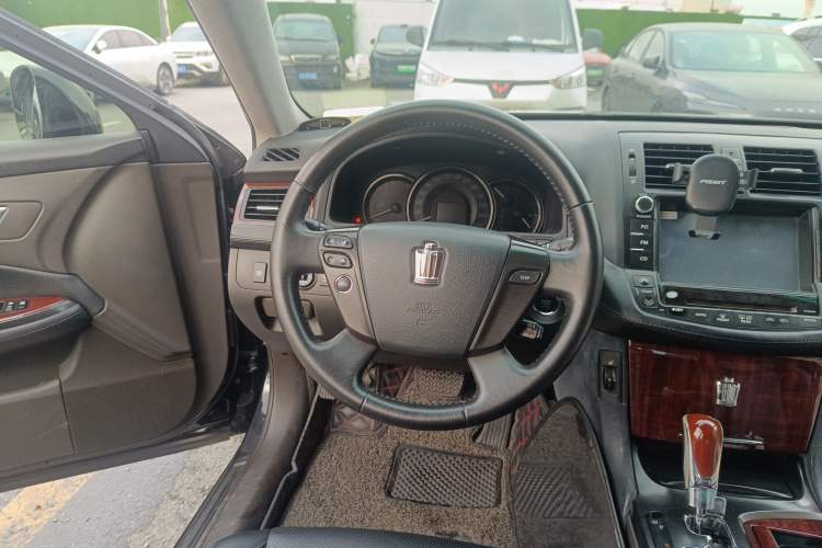 Used Toyota Crown 2011 2.5L Royal Special Edition with Leather and Sunroof Steering Wheel