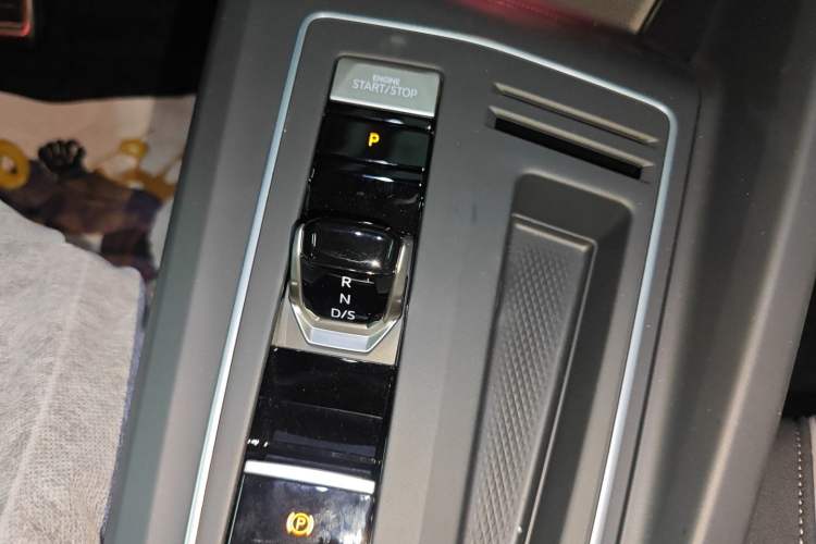 Used Volkswagen Golf 2024 280TSI DSG R-Line 50th Anniversary Edition Gear Lever