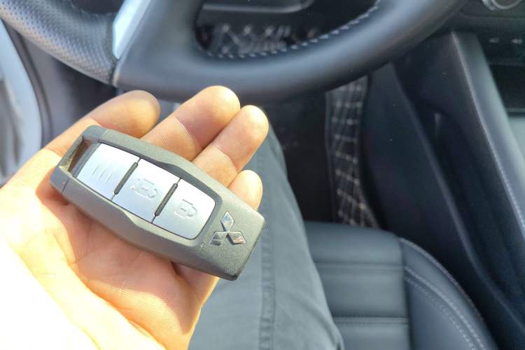 Used Mitsubishi Outlander 2023 1.5T CVT Two-Wheel Drive Luxury Edition 5 Seats Interior 1