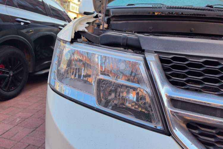 Used Dodge Journey 2013 2.4L Two-Wheel Drive Luxury Version