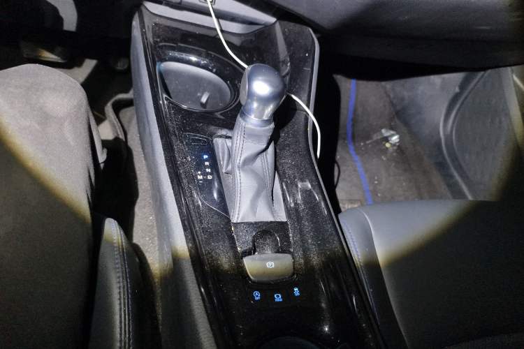 Used Toyota C-HR 2023 2.0L Luxury Edition Gear Lever
