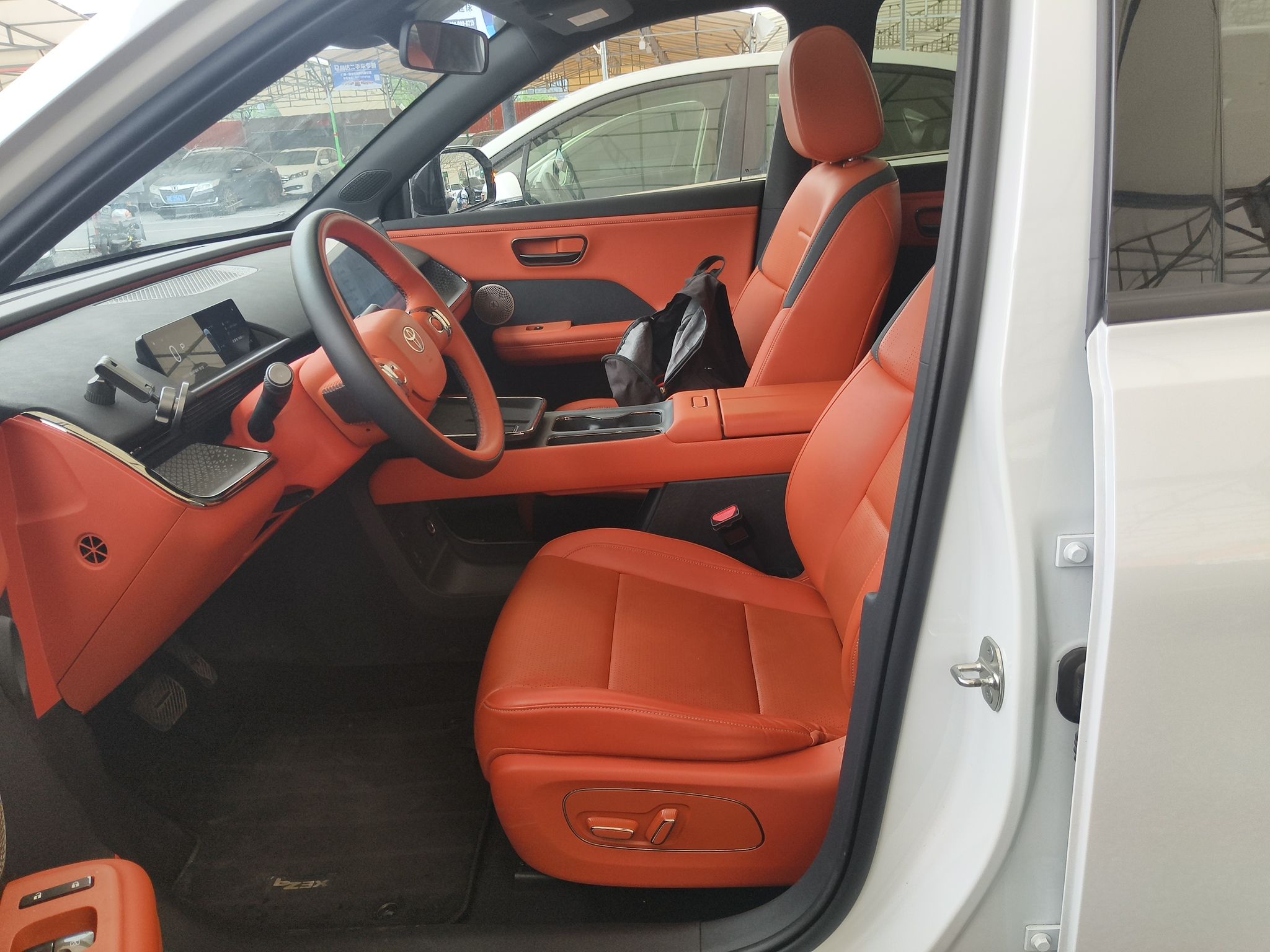 Переднее сиденье в автомобиле