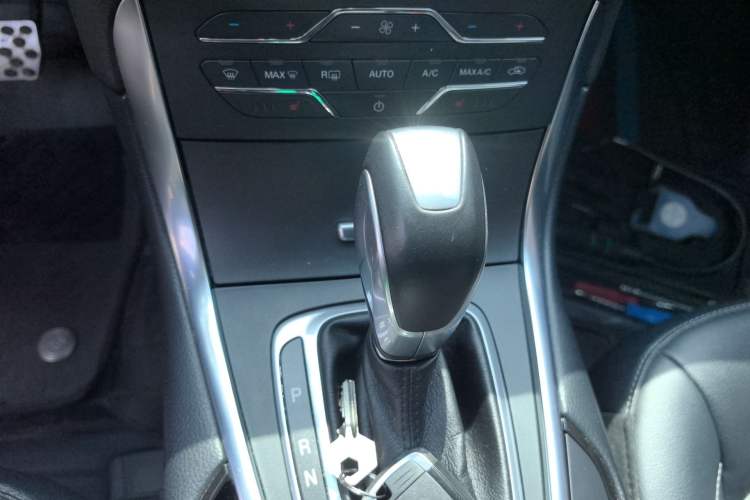 Used Ford Edge 2018 EcoBoost 245 Two-Wheel-Drive Titanium 7-Seater China VI Standard