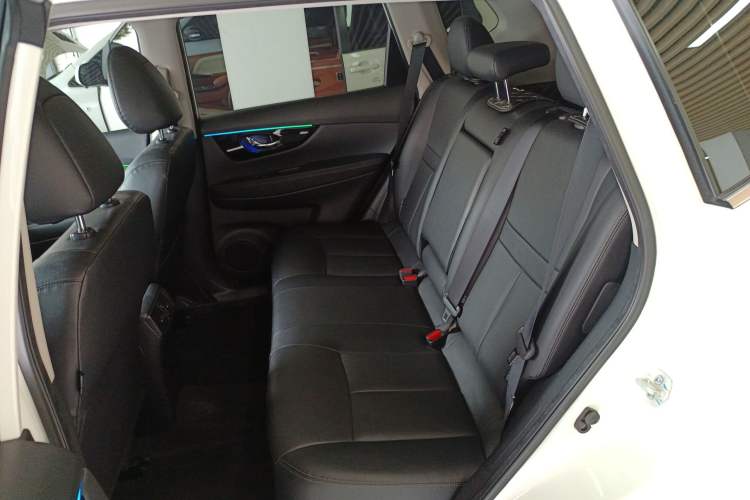 Used Nissan X-Trail 2023 Classic 2.0L Two-Wheel Drive Smart Connect Premium Edition