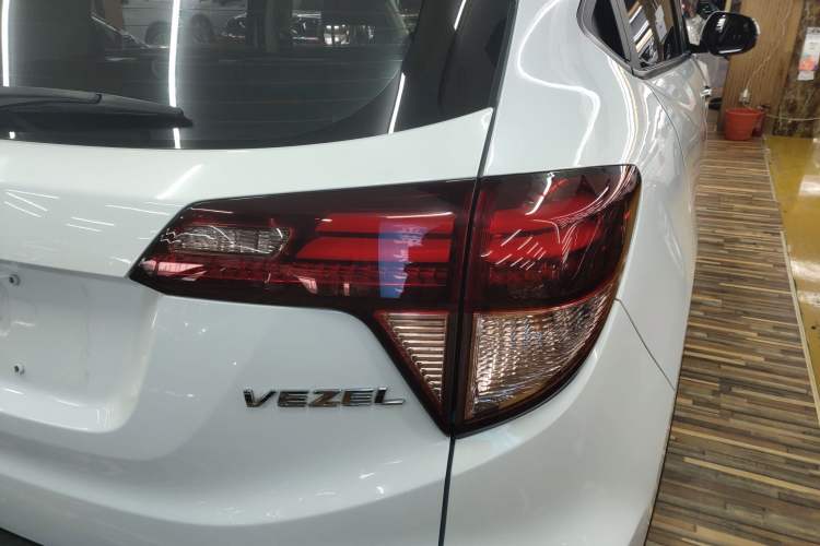 Used Honda Vezel 2016 1.8L CVT Front-Wheel Drive Pioneer Edition