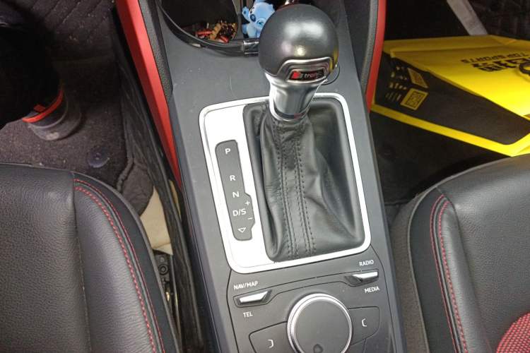 Used Audi Q2L 2018 35 TFSI Launch Exclusive Edition China V Gear Lever