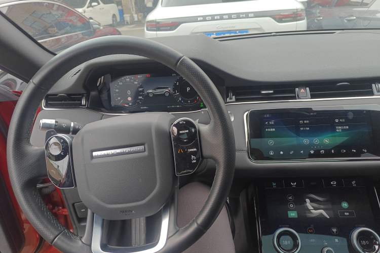 Used Land Rover Range Evoque 2020 249 PS R-DYNAMIC SE Sport Technology Edition Center Console