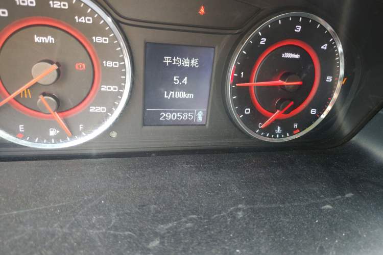 Used SAIC MAXUS G10 2019 Facelift PLUS 1.9T Manual Smart Edition Diesel Emission Standard China V Odometer Close Up