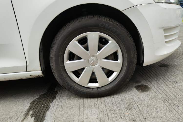 Used Volkswagen Santana 2015 1.6L Automatic Fashion Edition Right Front Wheel Hub