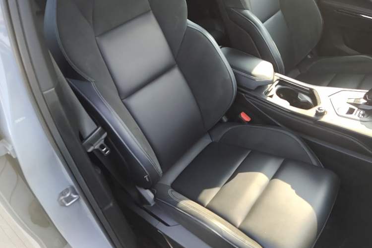 Used Lynk & Co 01 2023 1.5TD EM-F AM Right Front Seat